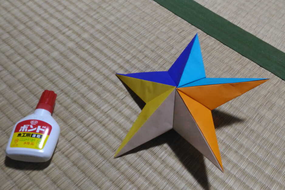折り紙で星の立体の簡単な折り方 クリスマスツリーに使える作り方 はてなq A